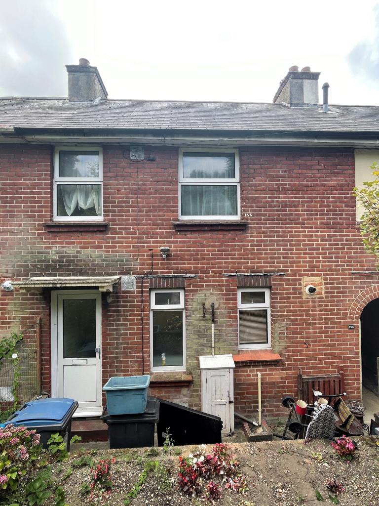 Lot: 43 - MID-TERRACE HOUSE FOR IMPROVEMENT - 